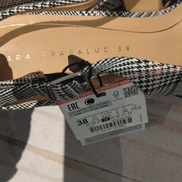 Beautiful sandals by Zara🌸🌸🌸🌸 - Picture 7 of 10